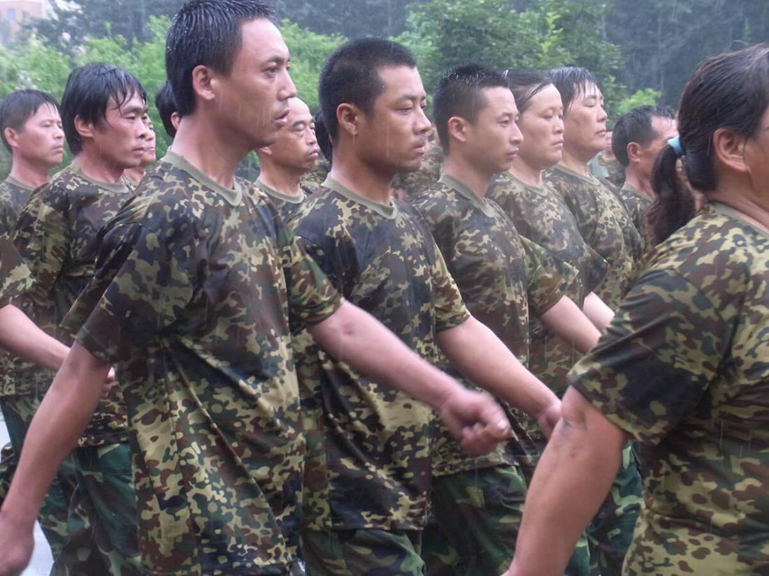雨中的洗禮-職工全員軍訓(xùn)